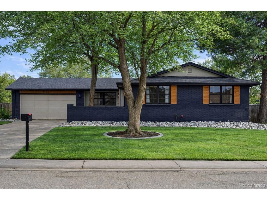 8512 Gray Ct, Arvada, CO 80003