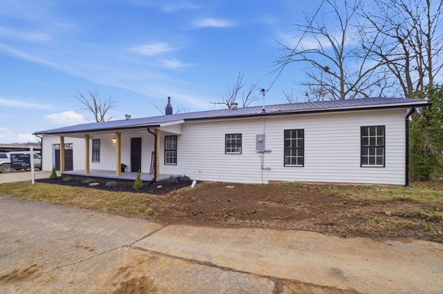 203 E Duffle St, Waverly, TN 37185