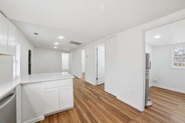 203 E Duffle St, Waverly, TN 37185