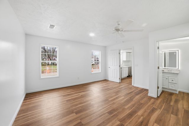 203 E Duffle St, Waverly, TN 37185