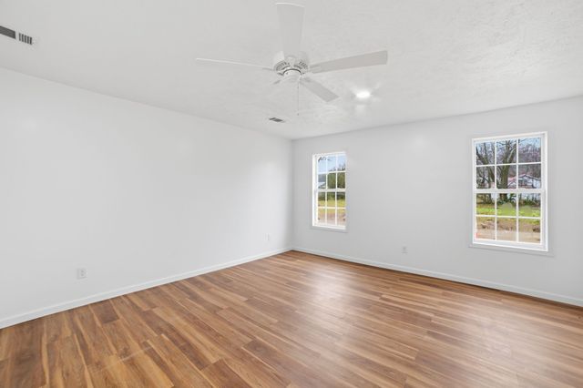 203 E Duffle St, Waverly, TN 37185