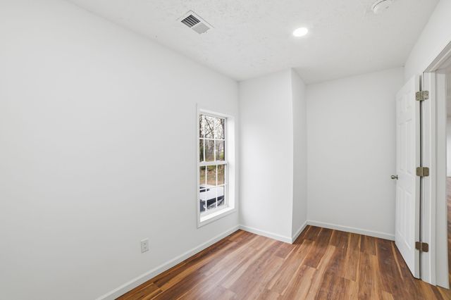 203 E Duffle St, Waverly, TN 37185