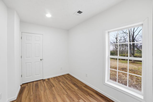 203 E Duffle St, Waverly, TN 37185