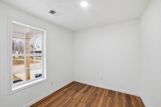 203 E Duffle St, Waverly, TN 37185