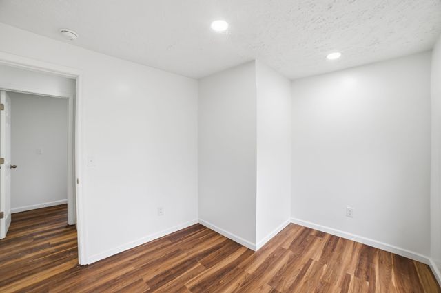 203 E Duffle St, Waverly, TN 37185