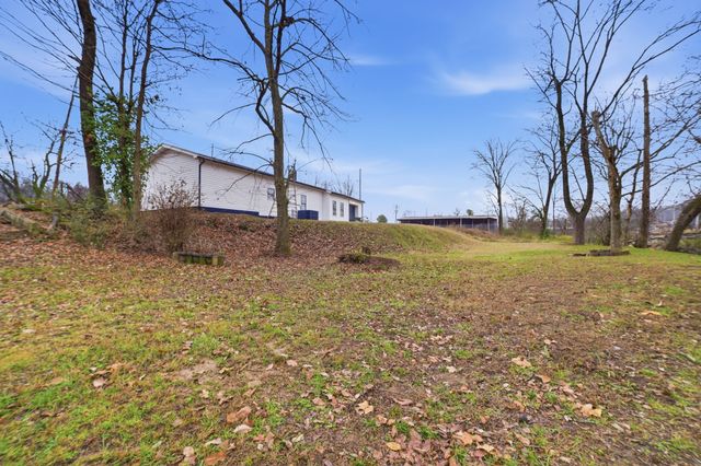 203 E Duffle St, Waverly, TN 37185