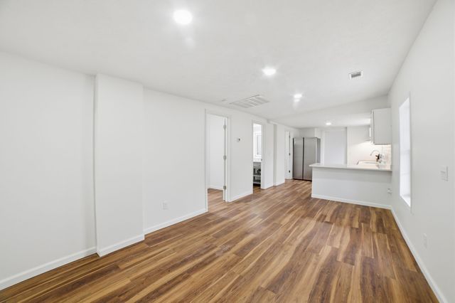 203 E Duffle St, Waverly, TN 37185