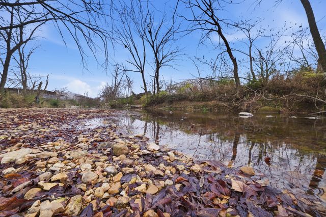 203 E Duffle St, Waverly, TN 37185