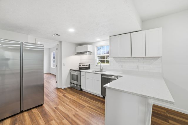 203 E Duffle St, Waverly, TN 37185