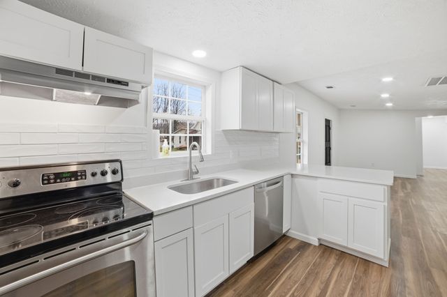 203 E Duffle St, Waverly, TN 37185