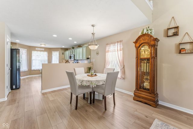 6075 Prairie Stream Way, Columbus, IN 47203