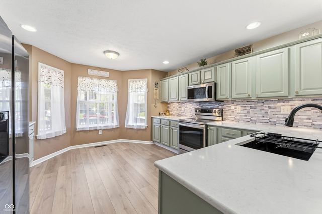 6075 Prairie Stream Way, Columbus, IN 47203