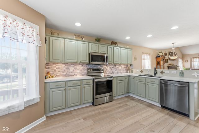 6075 Prairie Stream Way, Columbus, IN 47203
