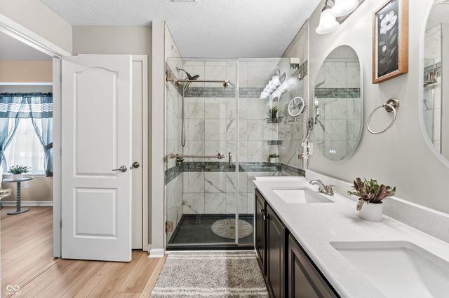 6075 Prairie Stream Way, Columbus, IN 47203