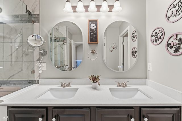 6075 Prairie Stream Way, Columbus, IN 47203