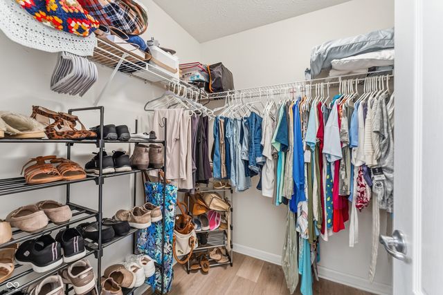 6075 Prairie Stream Way, Columbus, IN 47203
