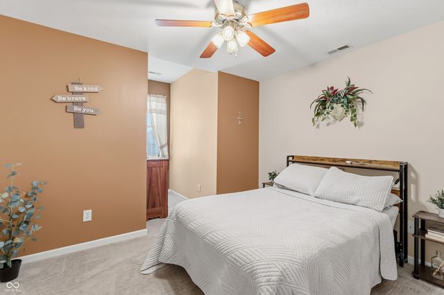 6075 Prairie Stream Way, Columbus, IN 47203