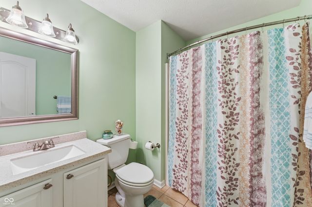 6075 Prairie Stream Way, Columbus, IN 47203
