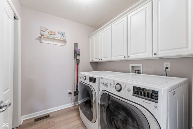 6075 Prairie Stream Way, Columbus, IN 47203