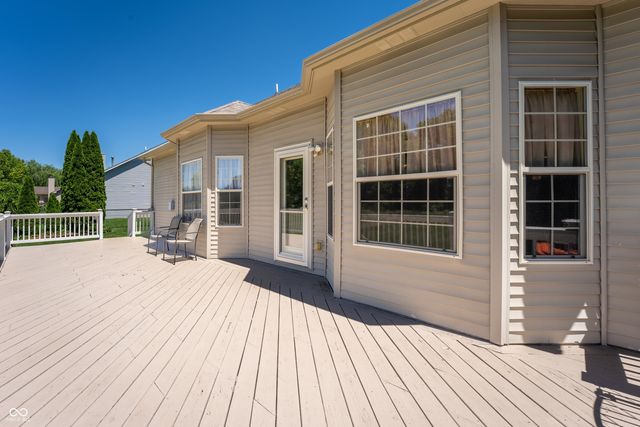 6075 Prairie Stream Way, Columbus, IN 47203