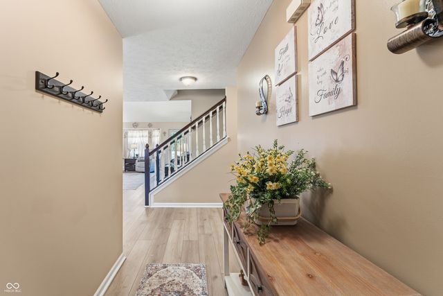 6075 Prairie Stream Way, Columbus, IN 47203