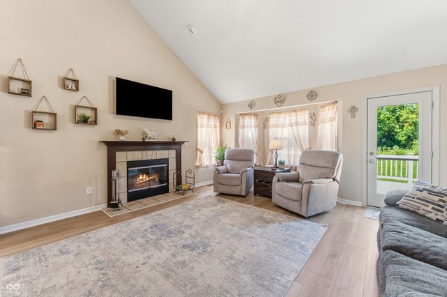 6075 Prairie Stream Way, Columbus, IN 47203