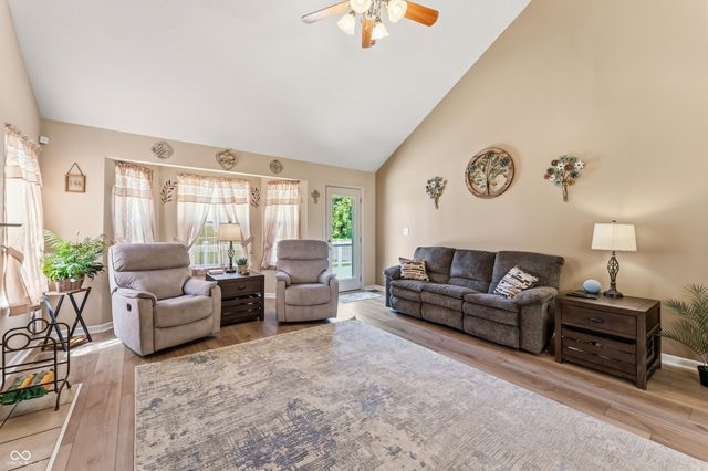 6075 Prairie Stream Way, Columbus, IN 47203