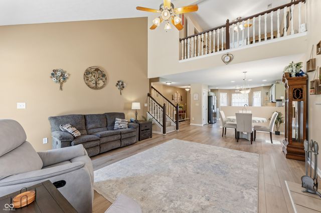 6075 Prairie Stream Way, Columbus, IN 47203