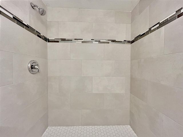 865 SKY LAKE CIRCLE D, Orlando, FL 32809