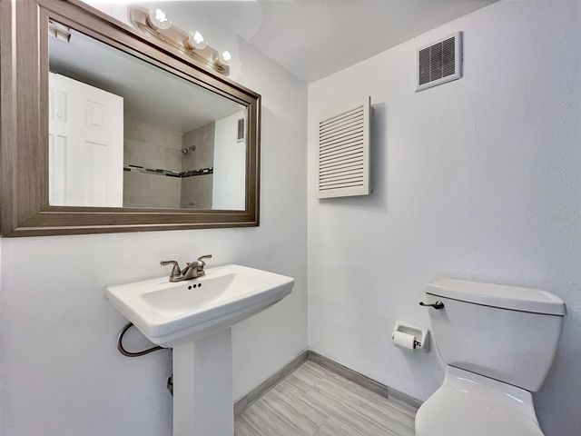 865 SKY LAKE CIRCLE D, Orlando, FL 32809