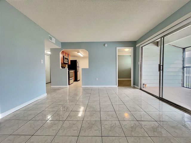 865 SKY LAKE CIRCLE D, Orlando, FL 32809