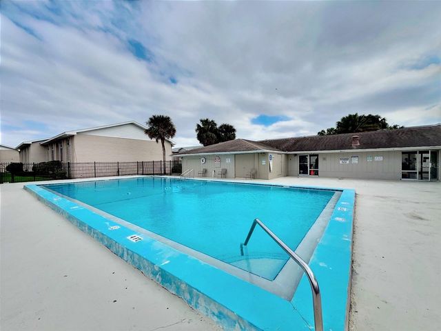 865 SKY LAKE CIRCLE D, Orlando, FL 32809