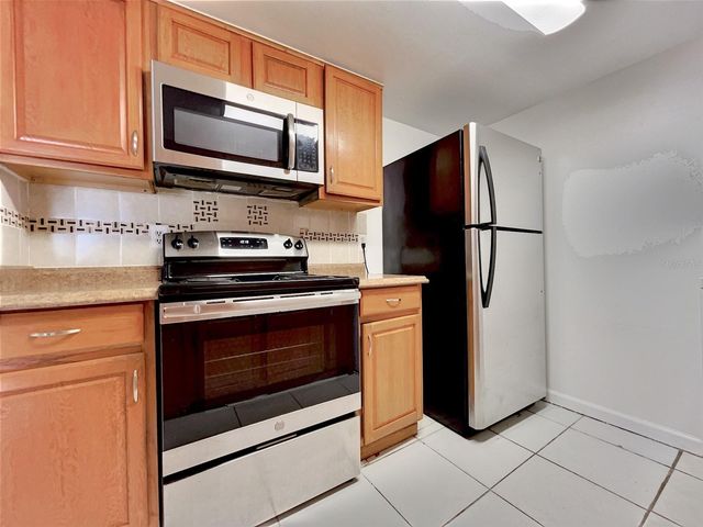 865 SKY LAKE CIRCLE D, Orlando, FL 32809