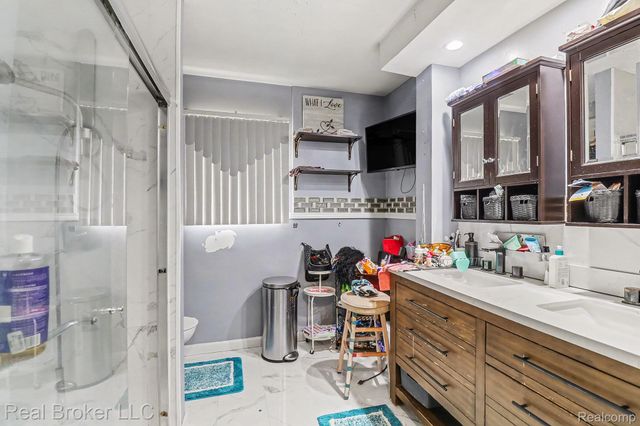 19115 Old Homestead Drive, Harper Woods, MI 48225