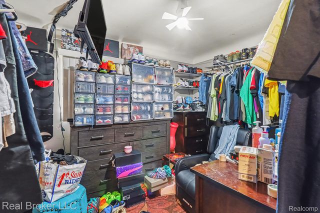 19115 Old Homestead Drive, Harper Woods, MI 48225