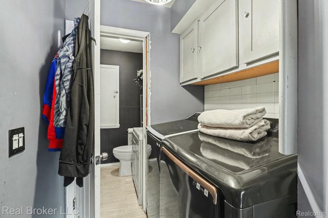 19115 Old Homestead Drive, Harper Woods, MI 48225