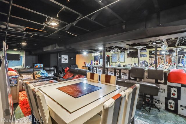 19115 Old Homestead Drive, Harper Woods, MI 48225