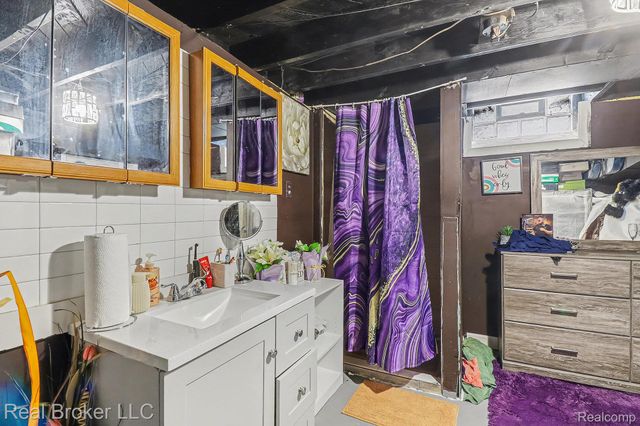 19115 Old Homestead Drive, Harper Woods, MI 48225