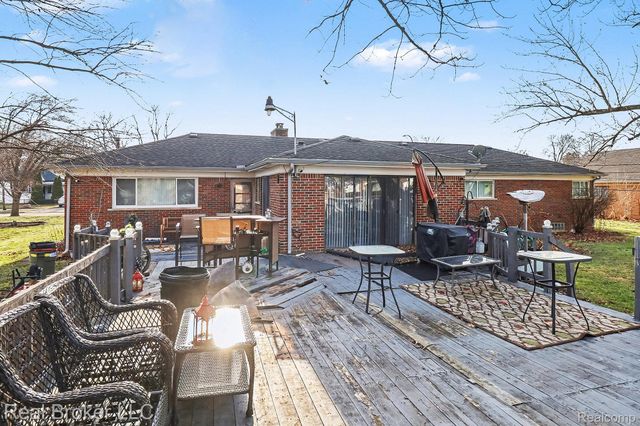 19115 Old Homestead Drive, Harper Woods, MI 48225