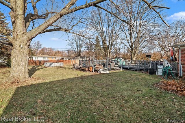 19115 Old Homestead Drive, Harper Woods, MI 48225