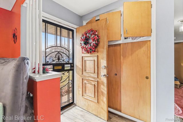 19115 Old Homestead Drive, Harper Woods, MI 48225