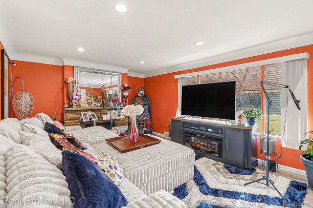 19115 Old Homestead Drive, Harper Woods, MI 48225