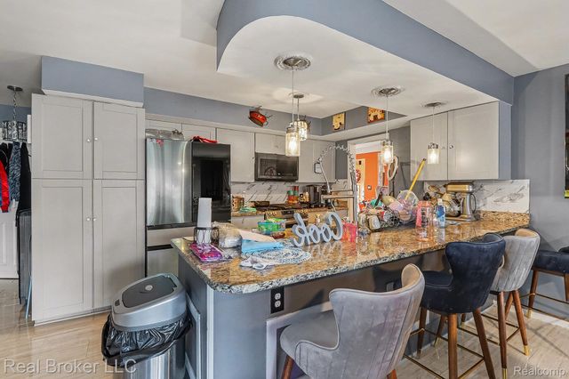 19115 Old Homestead Drive, Harper Woods, MI 48225