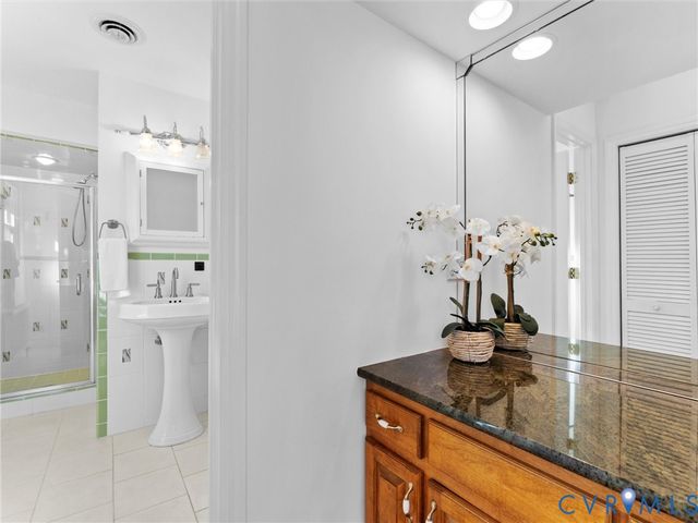 8411 Lyndale Dr, North Chesterfield, VA 23235