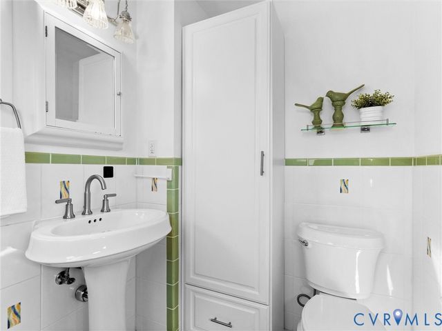 8411 Lyndale Dr, North Chesterfield, VA 23235