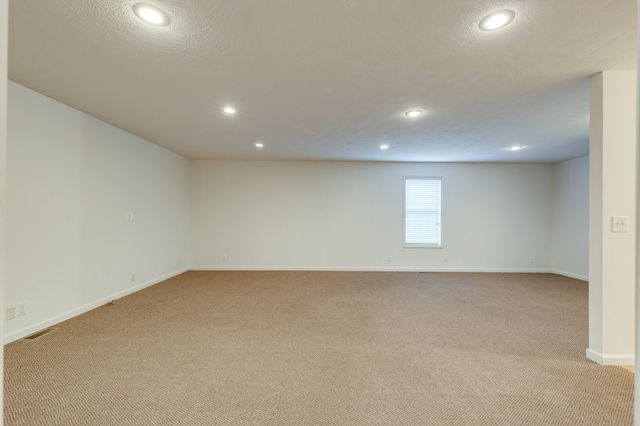 685 Edgefield Dr, Hohenwald, TN 38462