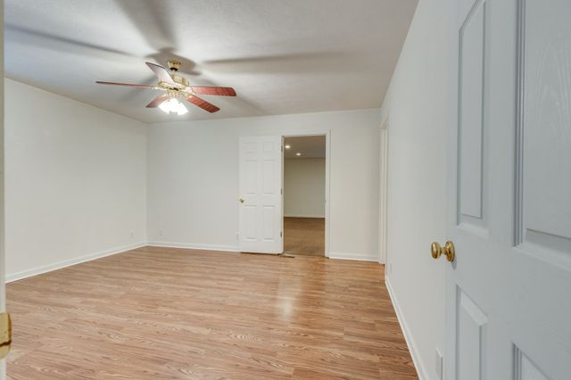 685 Edgefield Dr, Hohenwald, TN 38462