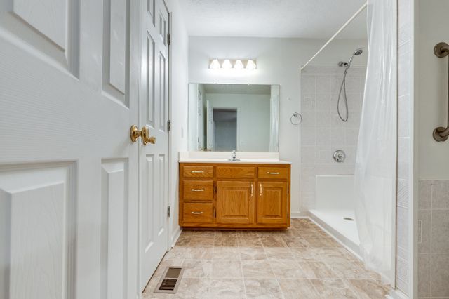 685 Edgefield Dr, Hohenwald, TN 38462