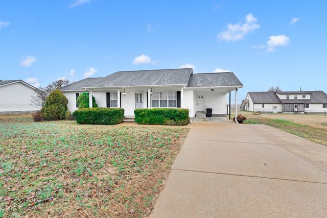 685 Edgefield Dr, Hohenwald, TN 38462