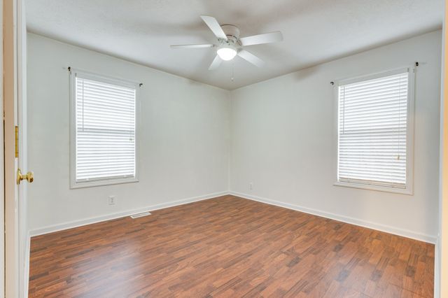 685 Edgefield Dr, Hohenwald, TN 38462